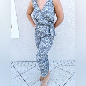 Cloth & Stone by Anthropologie Gray Abstract Jumpsuit